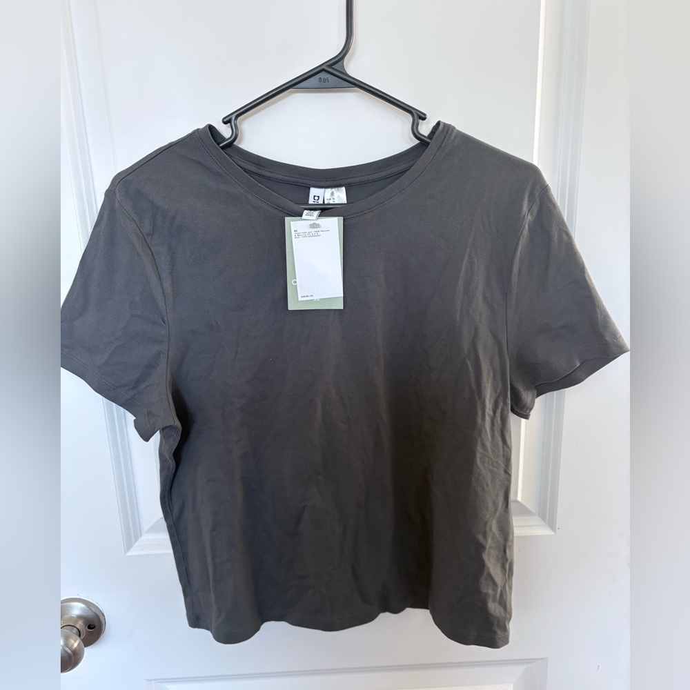 3/$15 - H&M Charcoal Short Sleeve Crop Tee